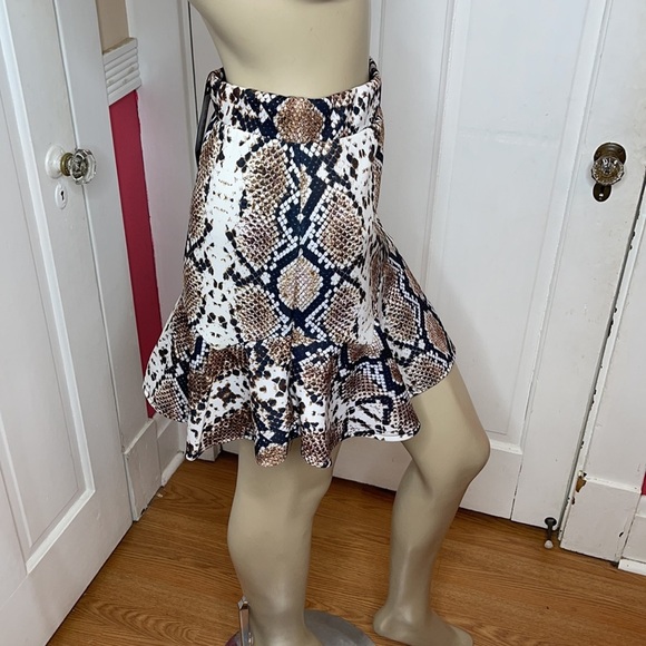 NASTY GAL•FLIP IT SNAKE 🐍 SKIRT - Picture 4 of 12